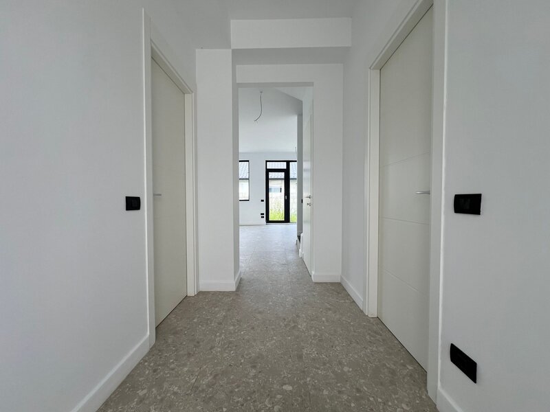 Tunari, 4 camere 300 mp teren la cheie, centrala proprie,