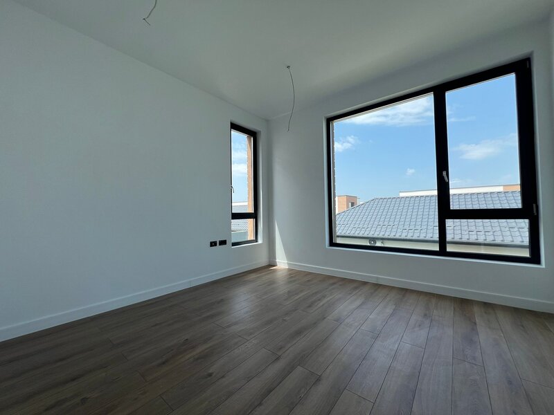 Tunari, 4 camere 300 mp teren la cheie, centrala proprie,